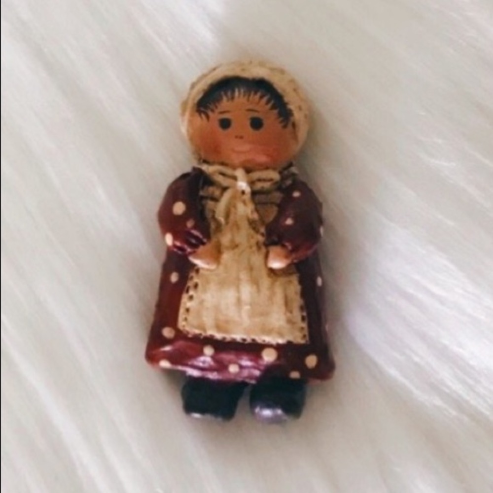 VINTAGE Country Prairie Girl Pin Brooch